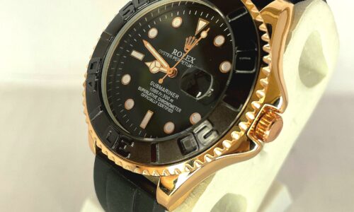 Prestigious Watch with Date and Time Displays